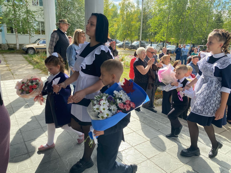 Сегодня в нашей школе прошла линейка, посвящённая дню знаний!.