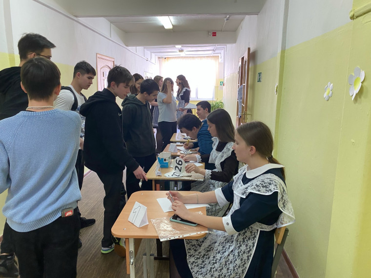 13 апреля в нашей школе прошел 12 традиционный «Аукцион Выпускников - 2023»..