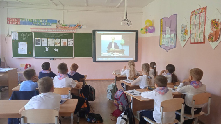 18 сентября в школе прошел традиционный урок «Разговоры о важном», темой которого стало 100-летие со дня рождения Зои Космодемьянской..