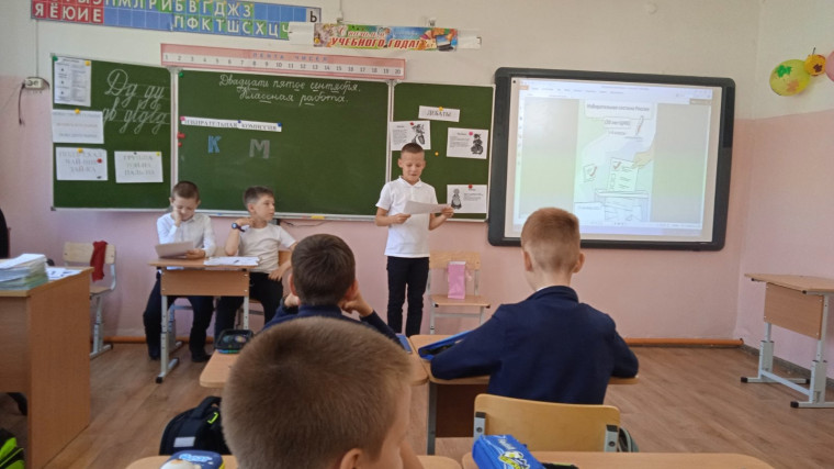 25 сентября в школе прошел традиционный урок &quot;Разговоры о важном&quot;, темой которого стало 30-летие избирательной системы России..