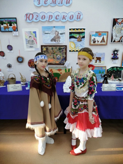 Сегодня в МБУ ДК «Лесник» наши дети приняли активное участие в ежегодном районном фестивале «Творчество народов Югры», где представляли национальные блюда, поэзию и декоративно-прикладное творчество..